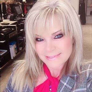 Meet your Posher, Deborah